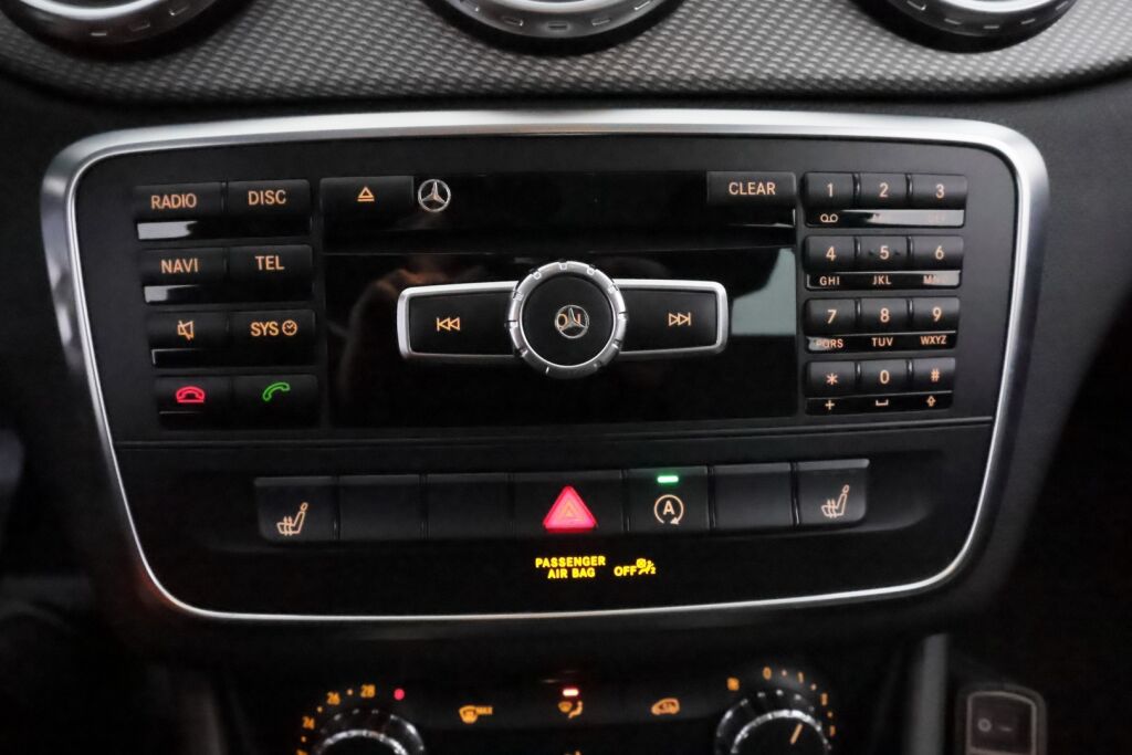 Mercedes-Benz GLA 2015 Musta