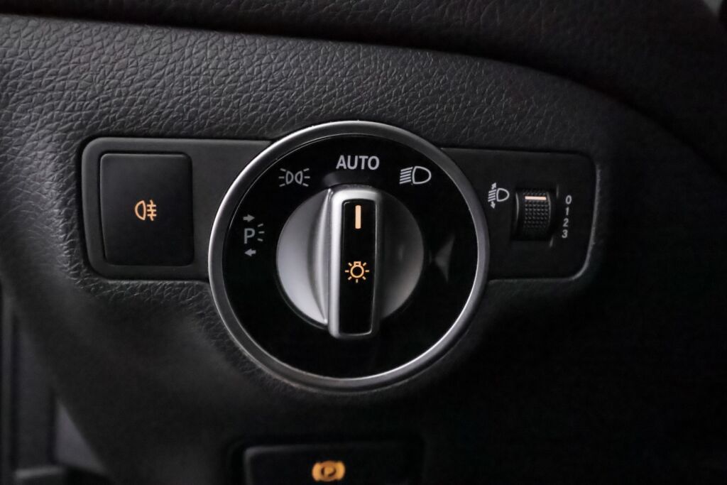 Mercedes-Benz GLA 2015 Musta