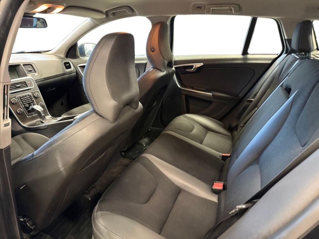 Volvo V60 2012 Musta