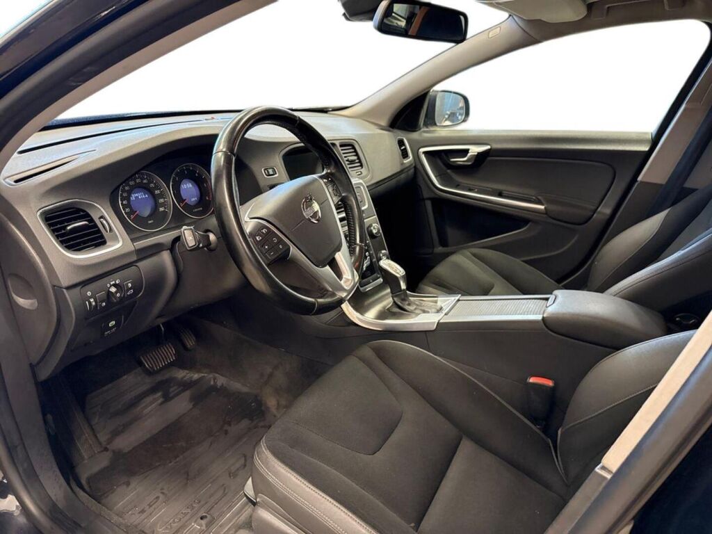 Volvo V60 2012 Musta