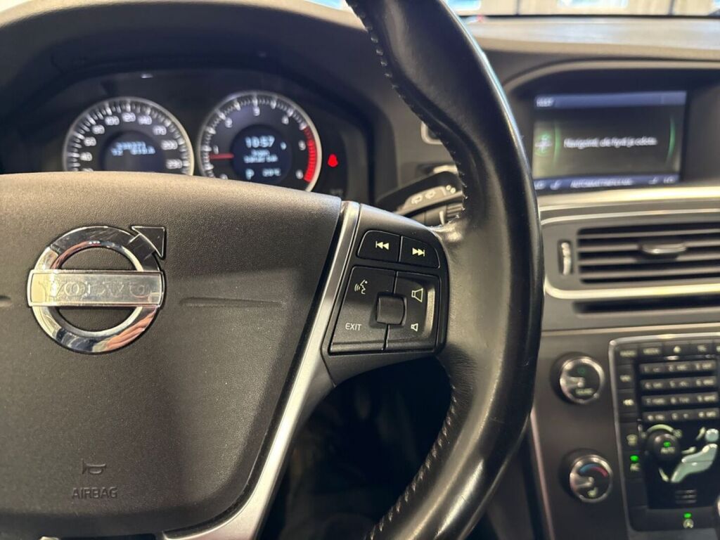 Volvo V60 2012 Musta
