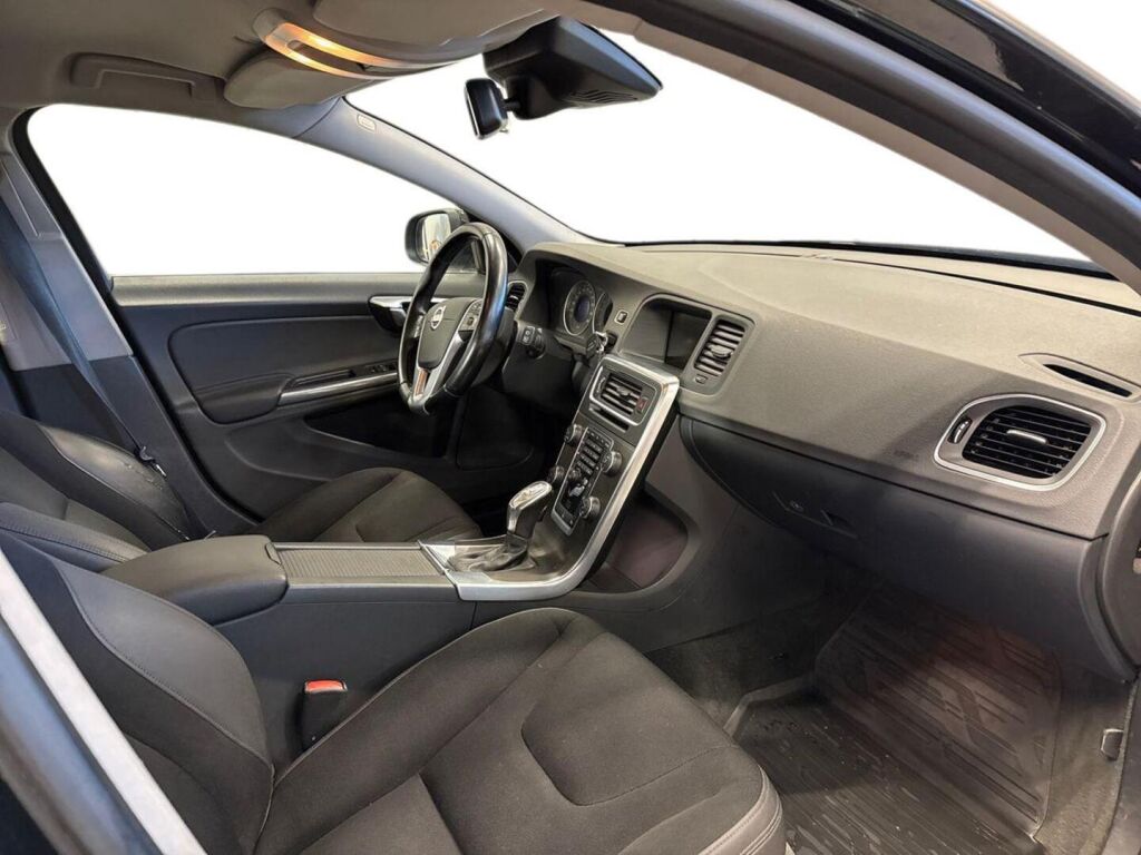 Volvo V60 2012 Musta