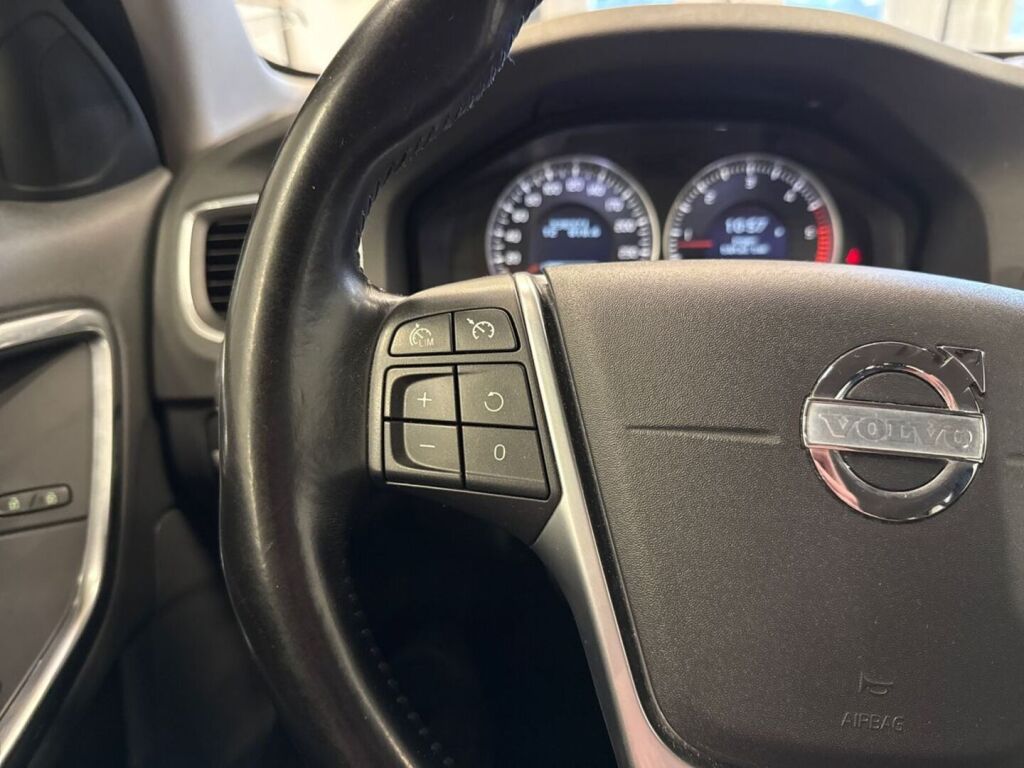 Volvo V60 2012 Musta