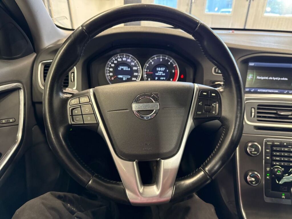 Volvo V60 2012 Musta