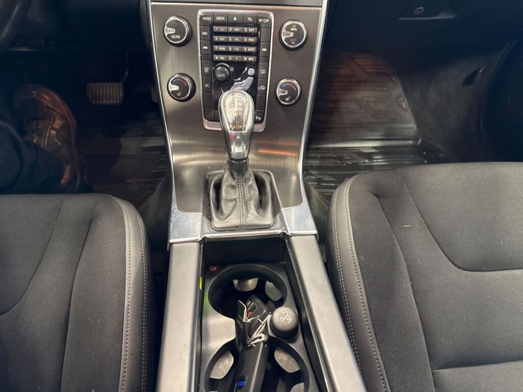 Volvo V60 2012 Musta