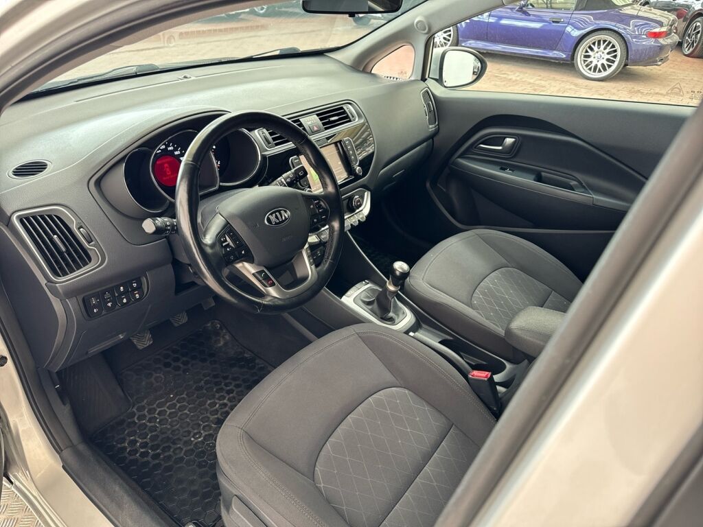 Kia Rio 2015 Hopea