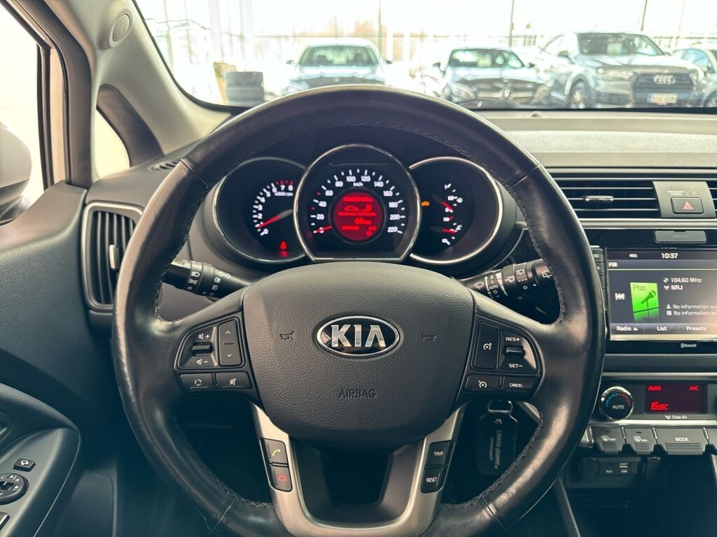 Kia Rio 2015 Hopea