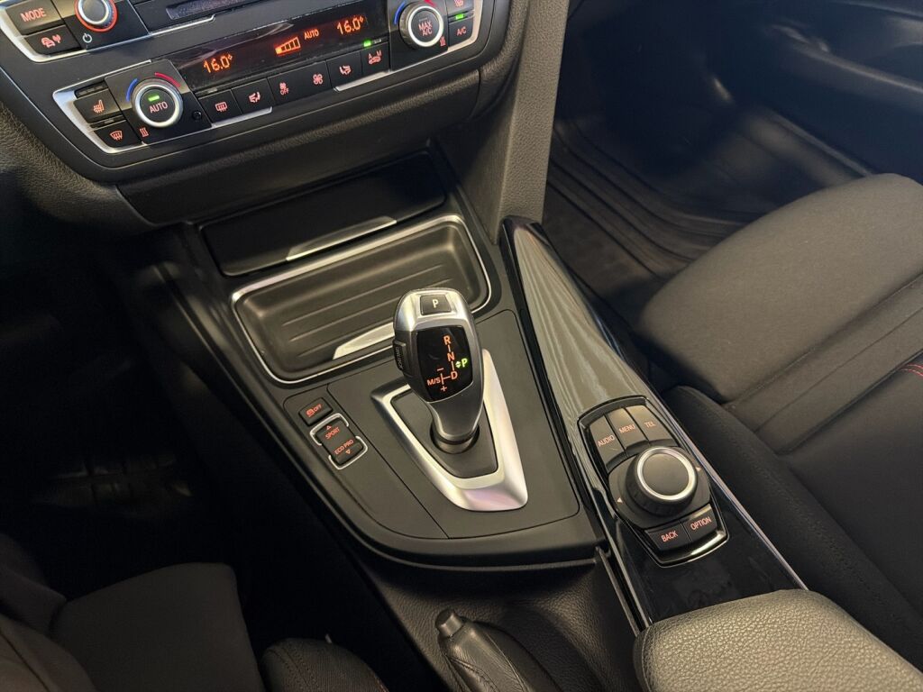 BMW 320 Gran Turismo 2015 Musta