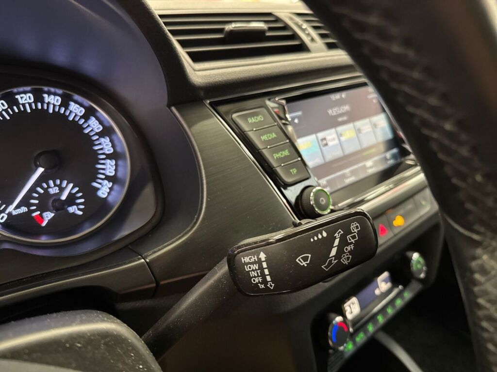 Skoda Fabia 2015 Ruskea (beige)