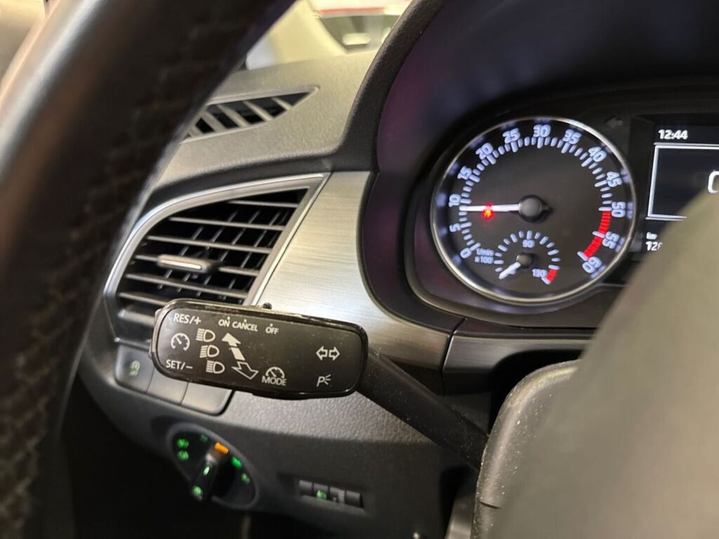 Skoda Fabia 2015 Ruskea (beige)