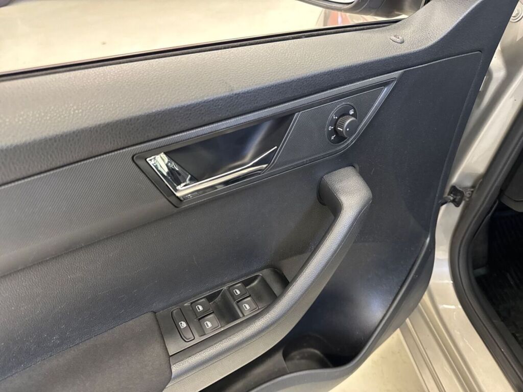 Skoda Fabia 2015 Ruskea (beige)