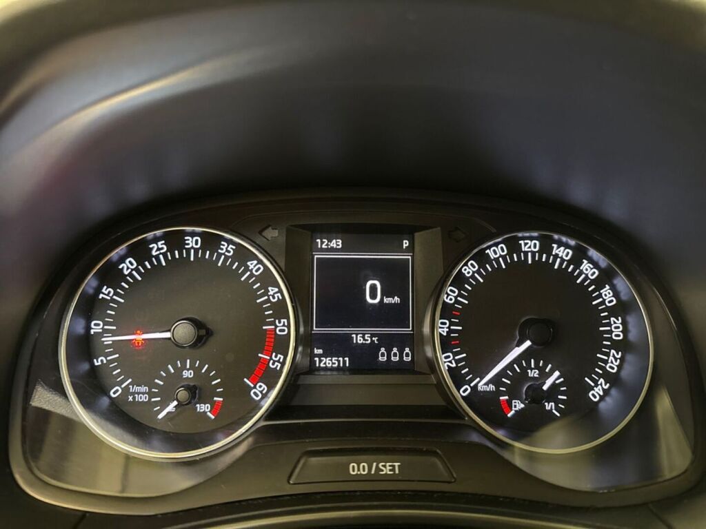 Skoda Fabia 2015 Ruskea (beige)