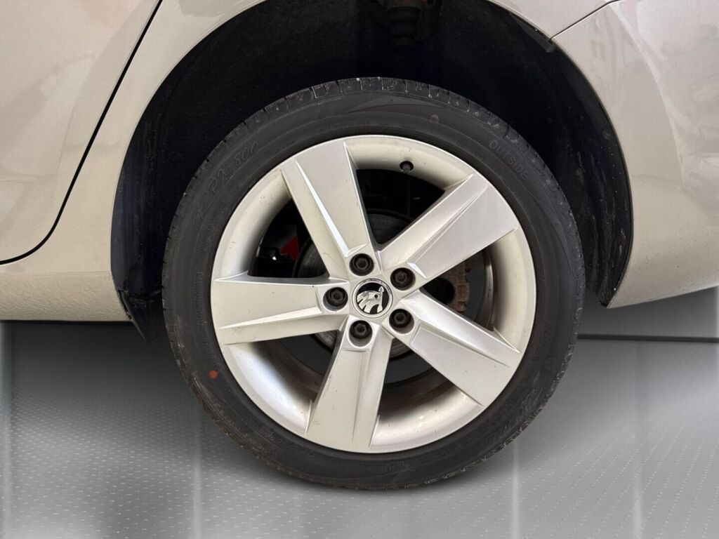 Skoda Fabia 2015 Ruskea (beige)