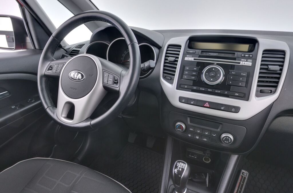 Kia Venga 2015 Punainen