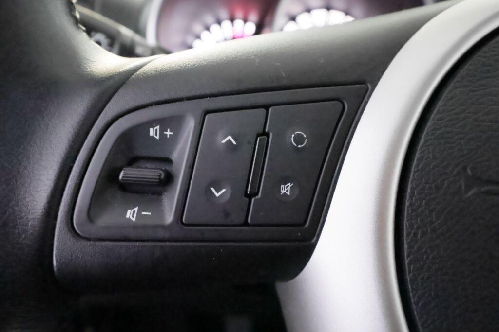 Kia Venga 2015 Punainen