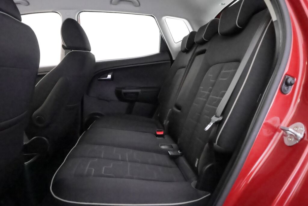 Kia Venga 2015 Punainen