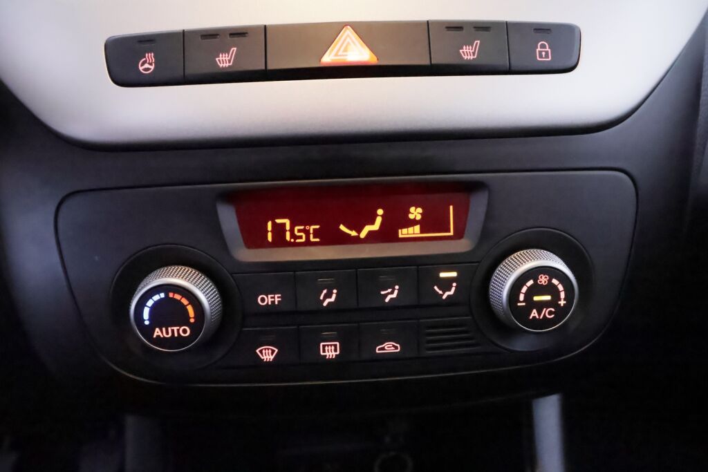 Kia Venga 2015 Punainen