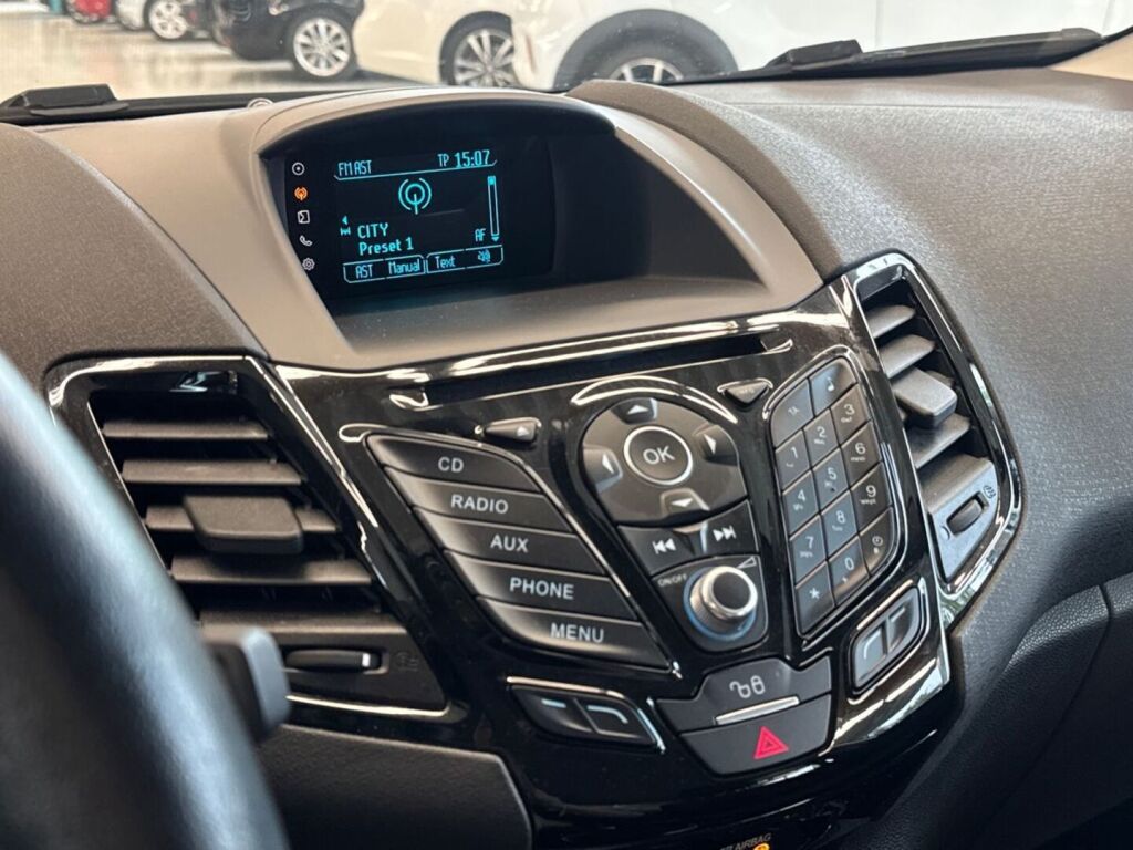 Ford Fiesta 2015 Harmaa