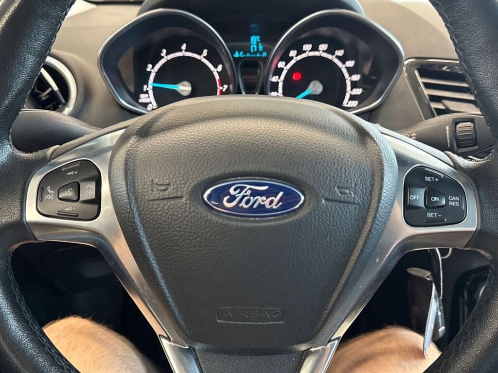 Ford Fiesta 2015 Harmaa