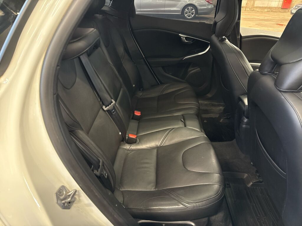 Volvo V40 2015 Valkoinen