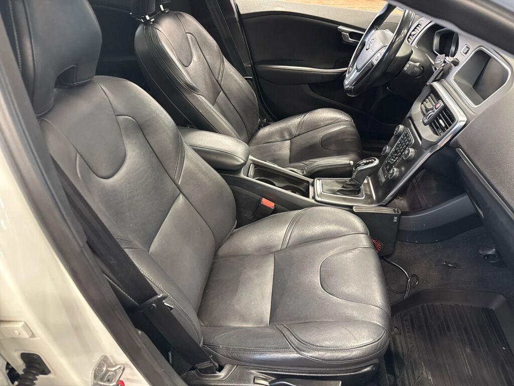 Volvo V40 2015 Valkoinen