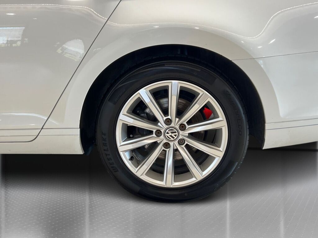 Volkswagen Passat 2015 Valkoinen