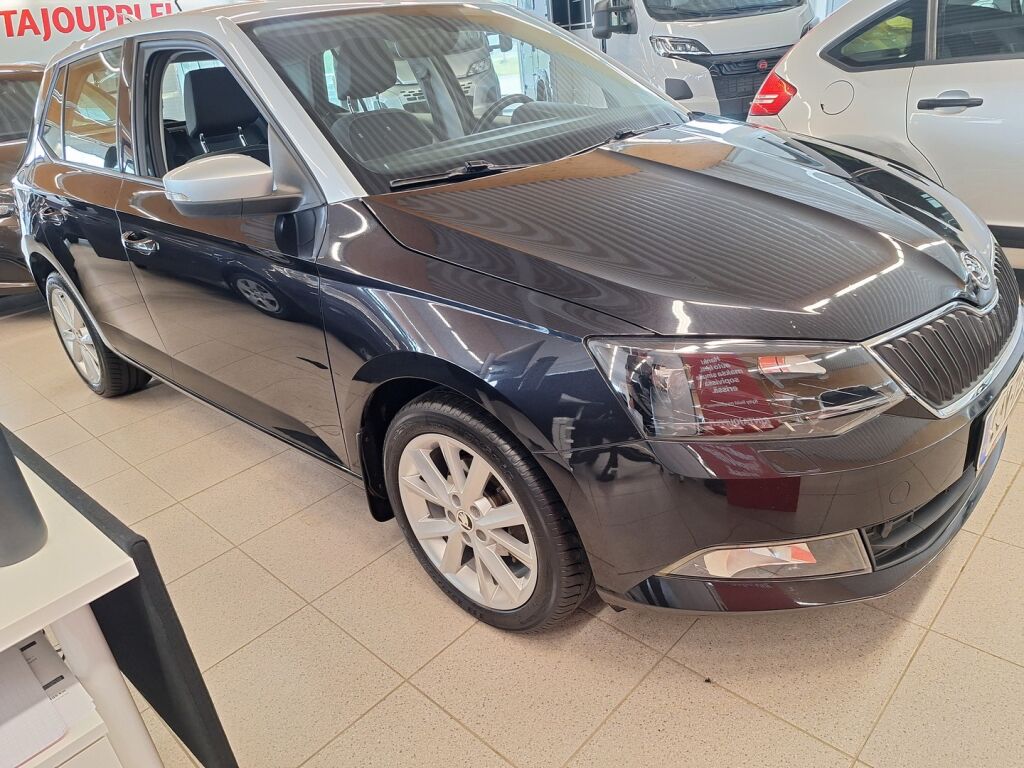 Skoda Fabia 2015 Musta