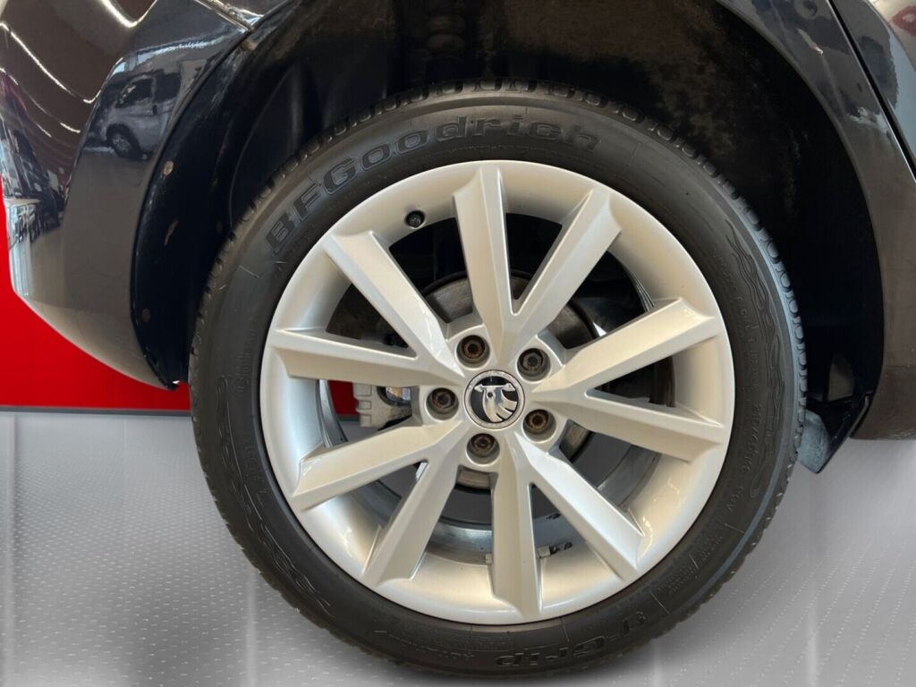 Skoda Fabia 2015 Musta