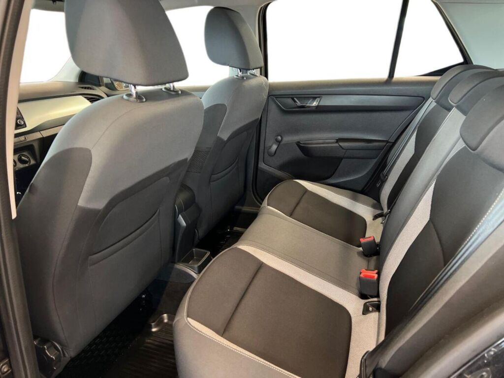 Skoda Fabia 2015 Musta