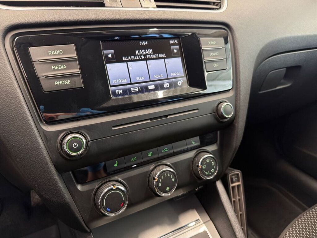 Skoda Octavia 2015 Ruskea (beige)