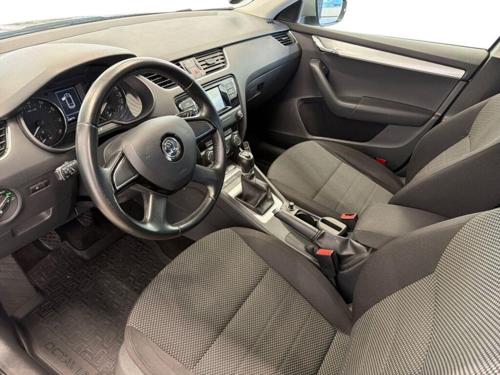 Skoda Octavia 2015 Ruskea (beige)