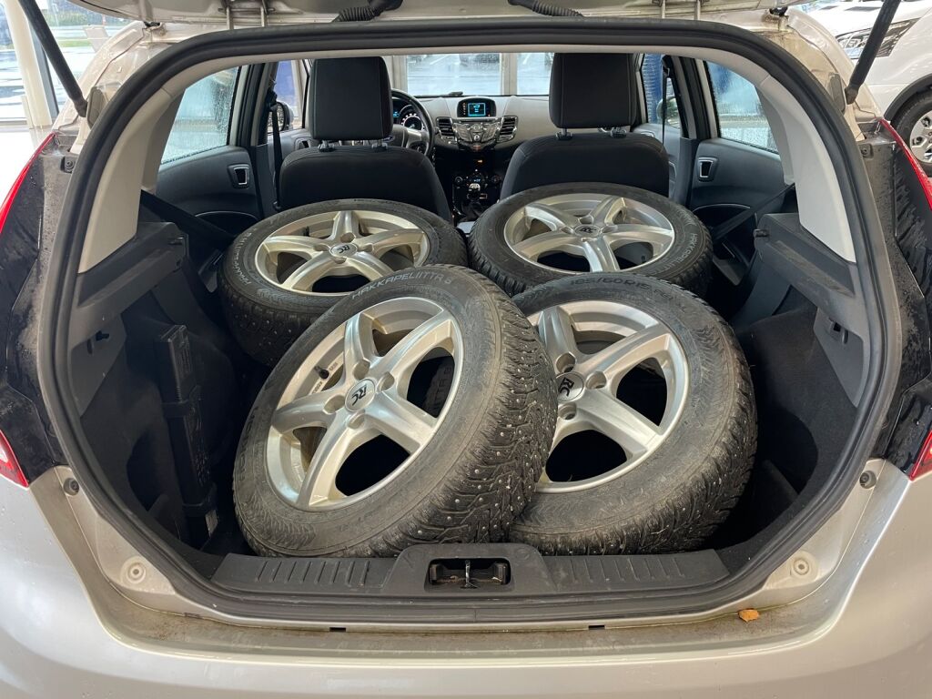 Ford Fiesta 2015 Moondust Silver