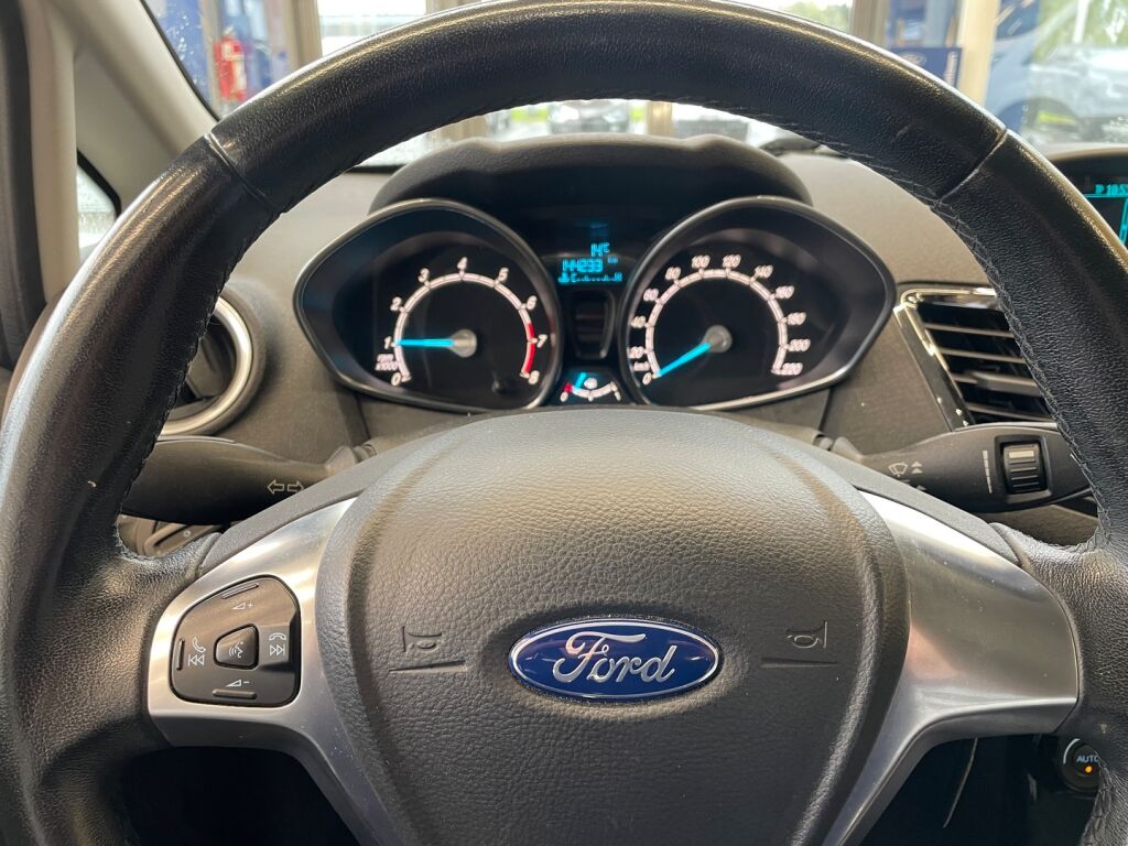 Ford Fiesta 2015 Moondust Silver