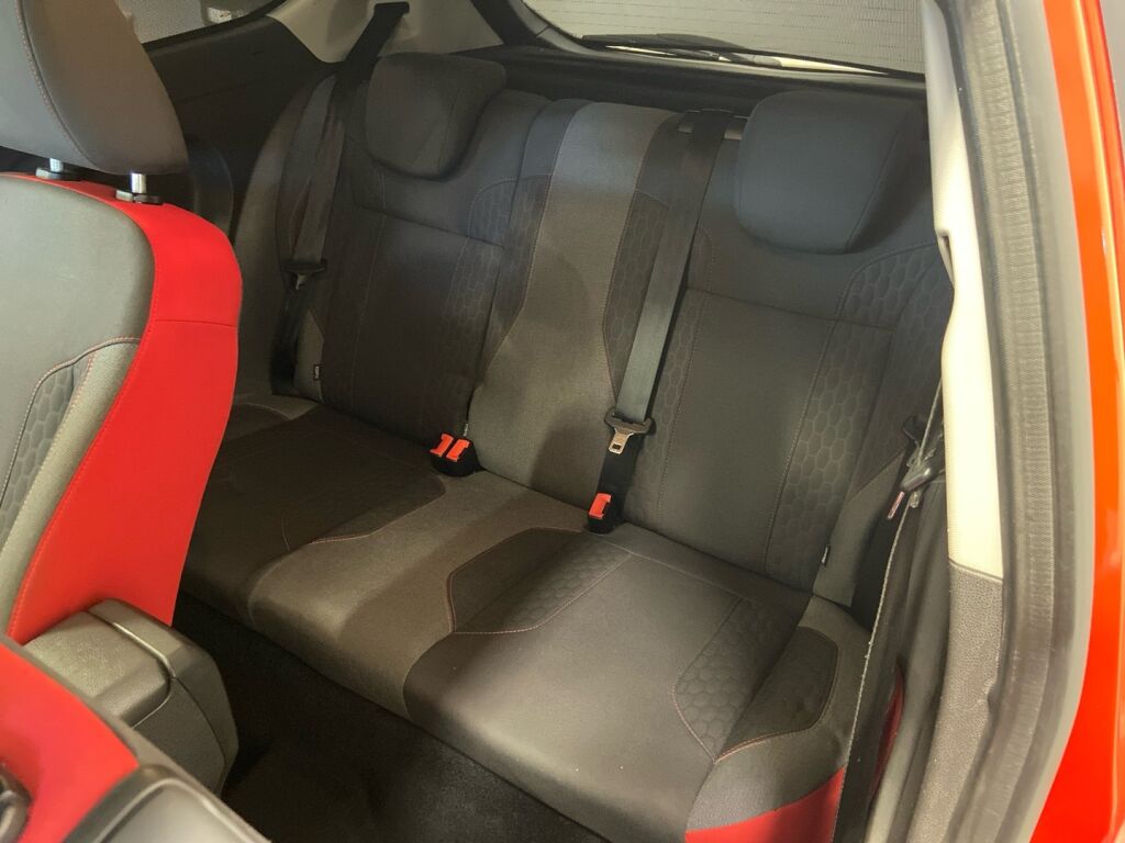 Ford Fiesta 2015 Punainen