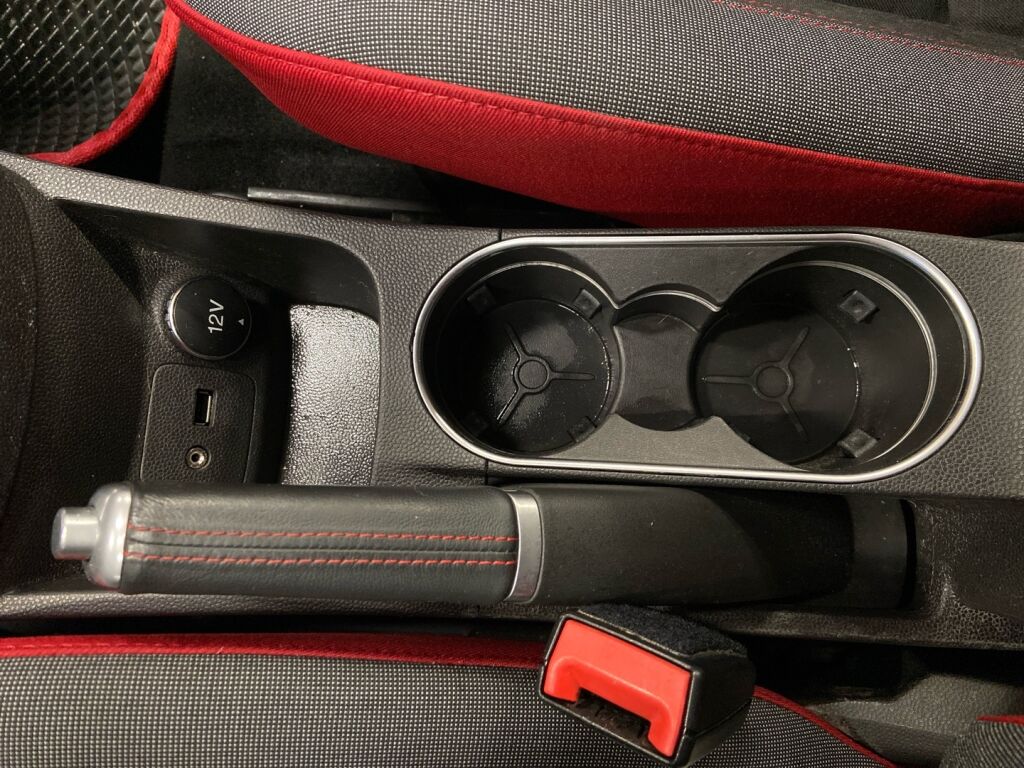 Ford Fiesta 2015 Punainen