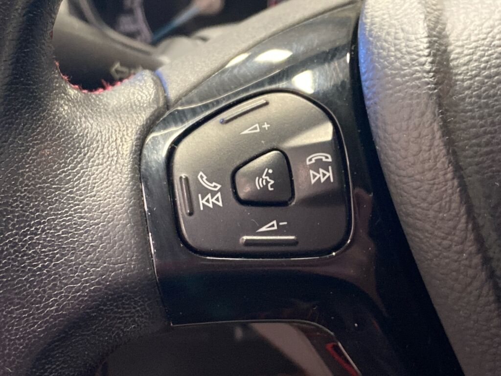 Ford Fiesta 2015 Punainen