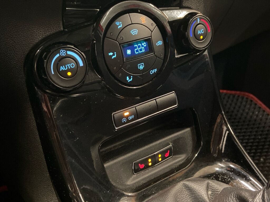 Ford Fiesta 2015 Punainen