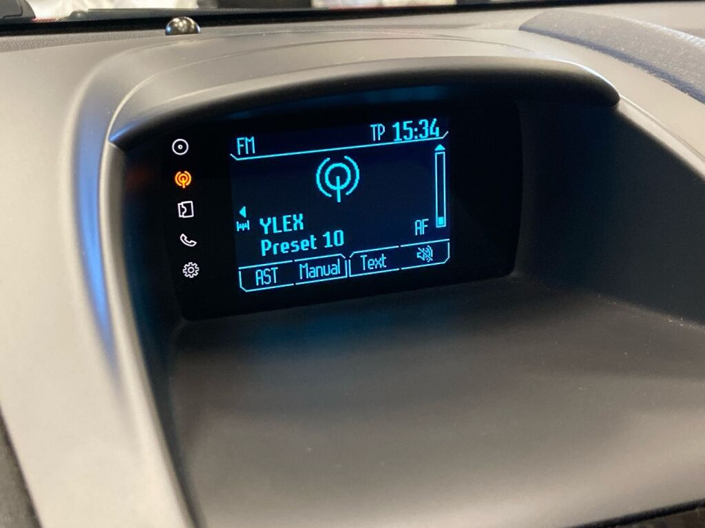 Ford Fiesta 2015 Punainen