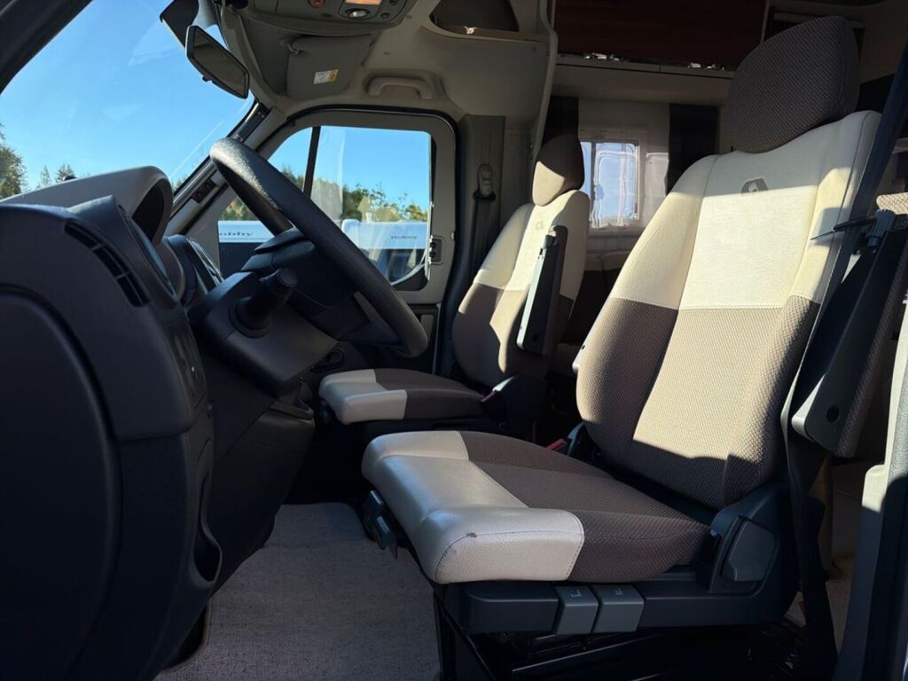 Adria Matrix Supreme M 687 SL 2015 Valkoinen