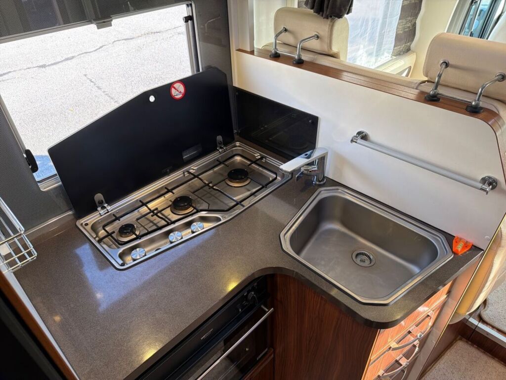 Adria Matrix Supreme M 687 SL 2015 Valkoinen