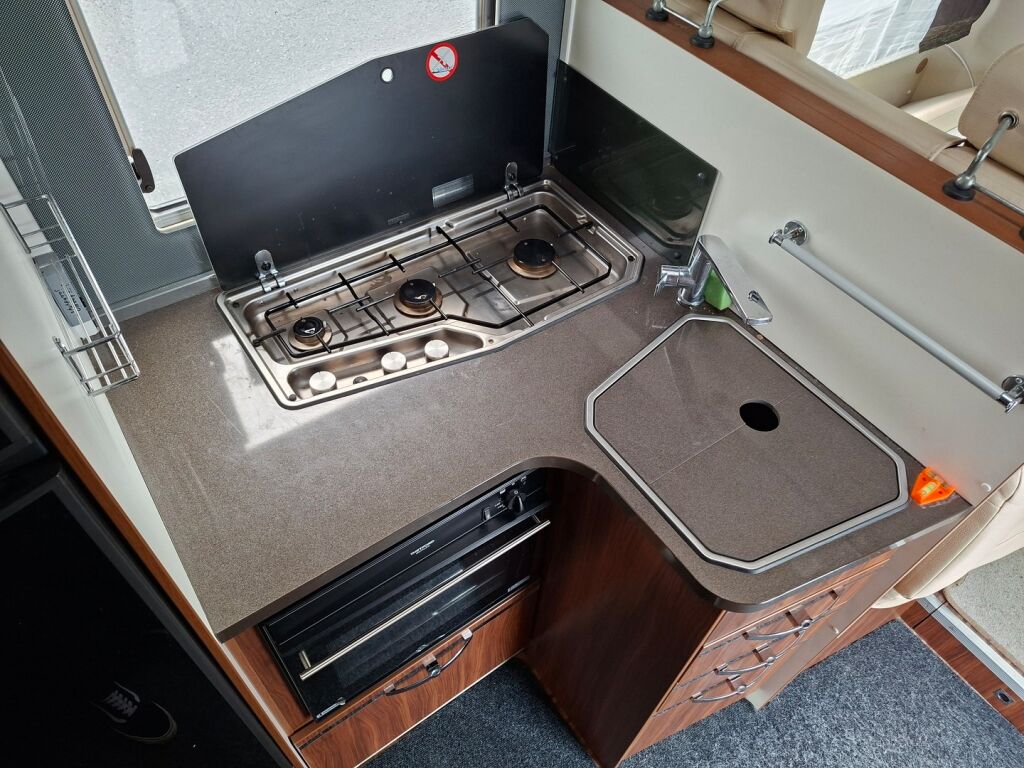 Adria Matrix Supreme M 687 SL 2015 Valkoinen