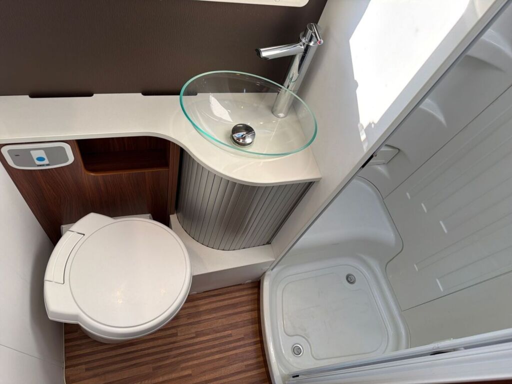 Adria Matrix Supreme M 687 SL 2015 Valkoinen