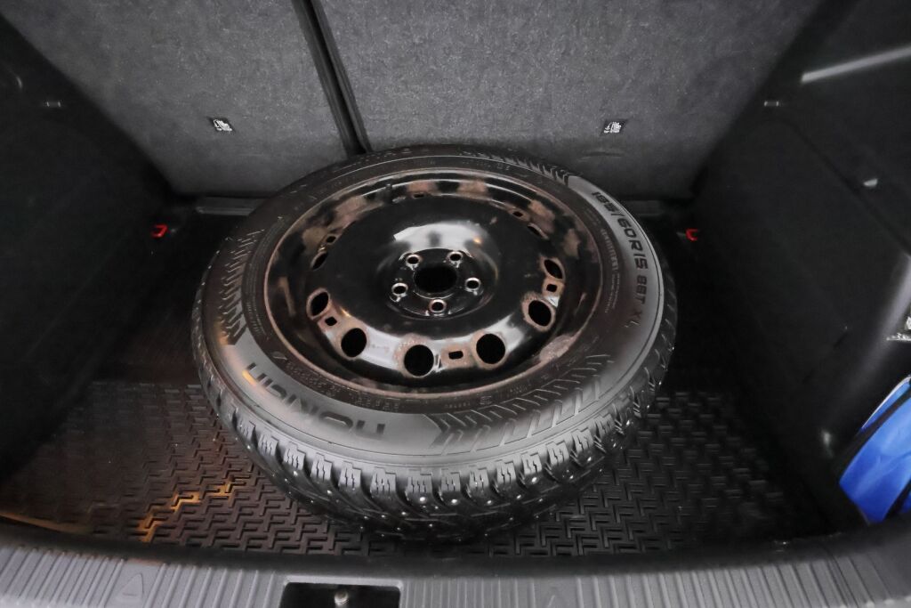 Skoda Fabia 2015 Punainen