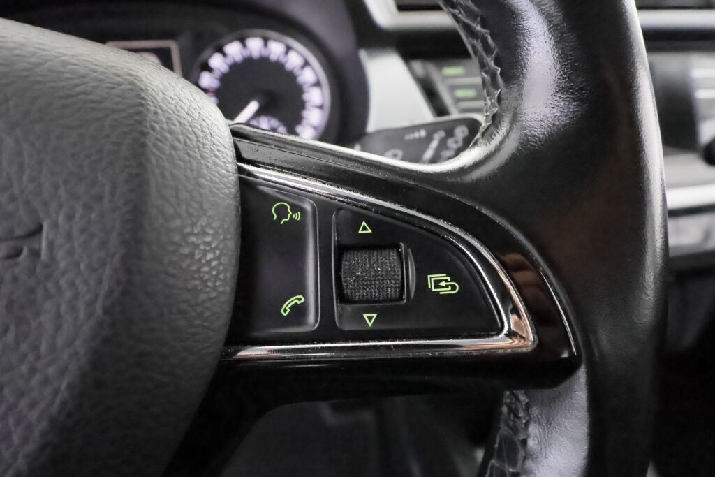 Skoda Fabia 2015 Punainen