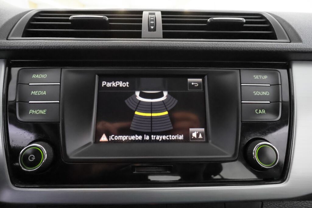 Skoda Fabia 2015 Punainen