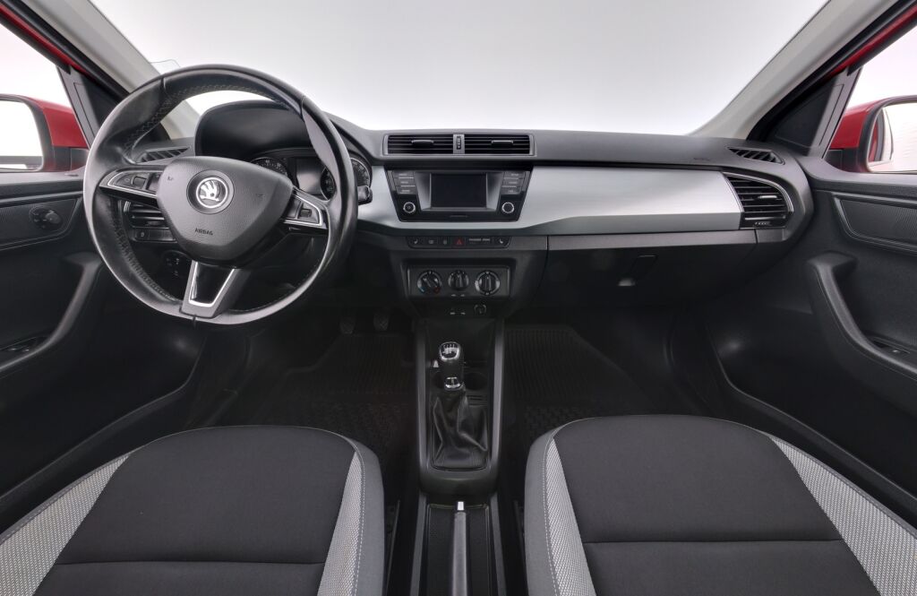 Skoda Fabia 2015 Punainen
