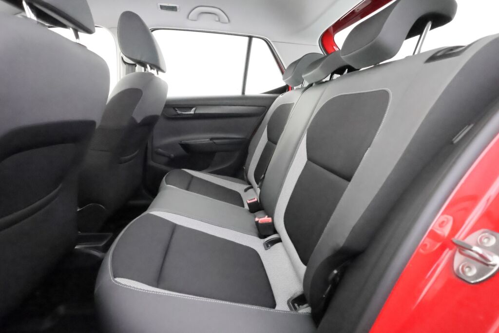 Skoda Fabia 2015 Punainen