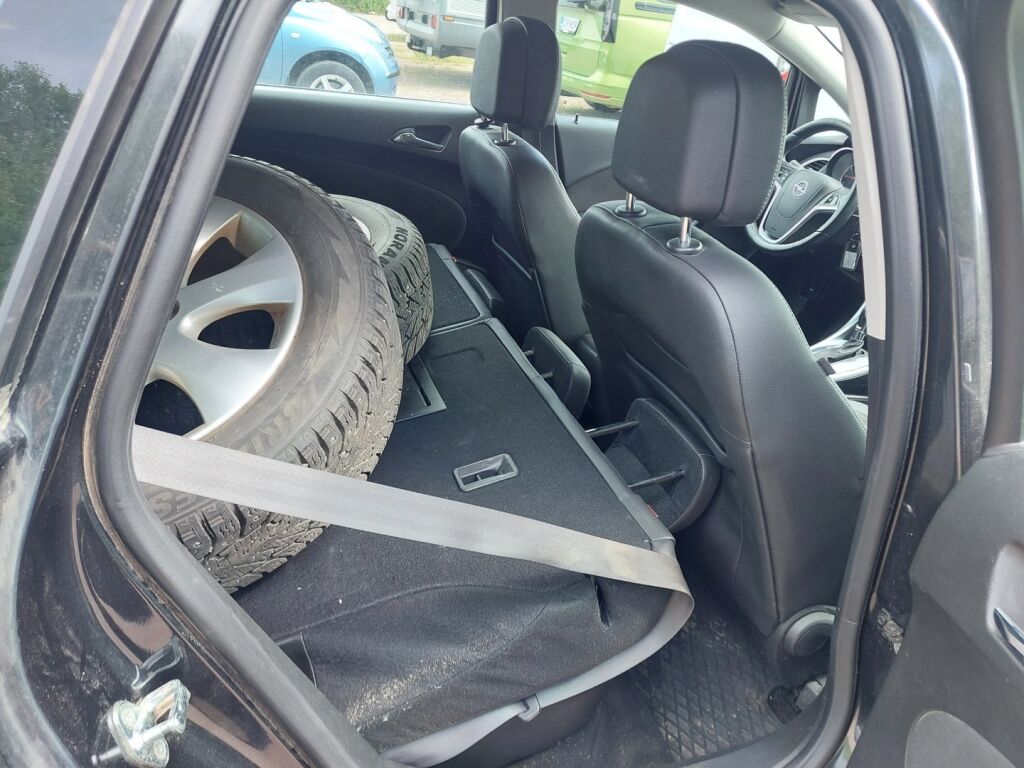 Opel Astra 2016 Musta