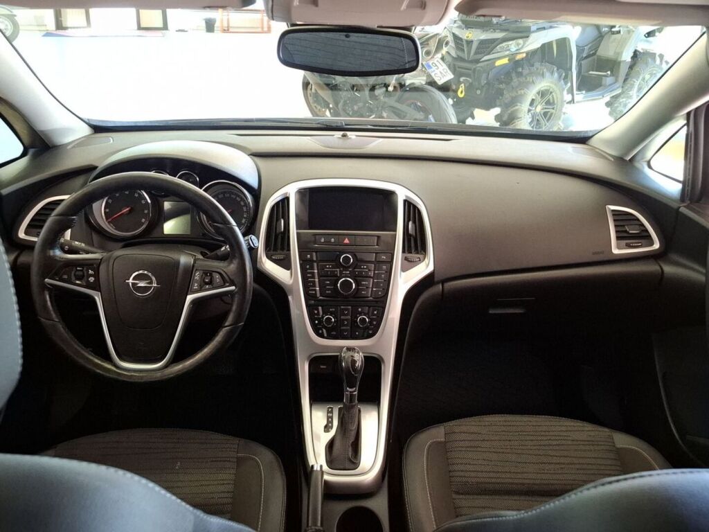 Opel Astra 2016 Musta