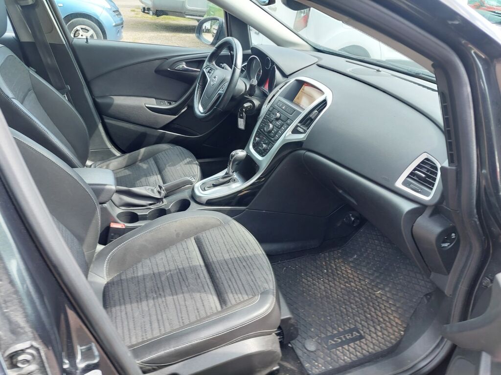 Opel Astra 2016 Musta